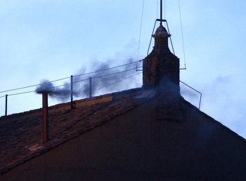 AP - La chimenea y la estufa fueron revisadas pues fue la que se utilizó en el pasado cónclave de 1978.