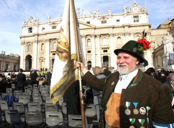 AP - Desde cuando se conoció la noticia del nuevo Papa, Bavaria se preparó para acompañar al Pontífice.