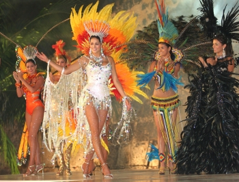 Hernán Vanegas - En la noche de fantasía se eligió: Mejor traje de Fantasía, que fue para Caldas, Miss Elegancia para Cesar y Mejor pasarela, Miss Sucre.