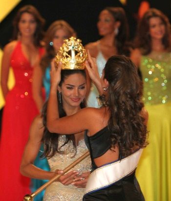 Hernán Vanegas, enviado especial - La nueva soberana, que fue coronada por su prima Adriana Tarud, del Atlántico, fue escogida entre un grupo de 20 candidatas.