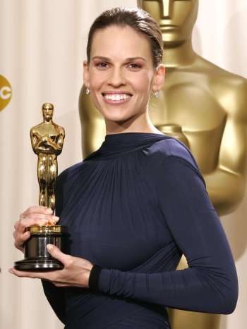 Reuters - Hilary Swank se llevó la estatuilla a Mejor actriz, por su actuación en Million dolar baby
