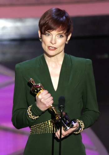 AP - Sandy Powell se llevó el premio a Mejor vestuario en El aviador.