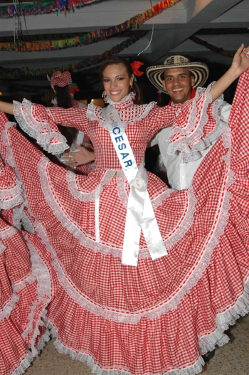 Colprensa - La señorita Córdoba bailó cumbia de lo lindo en la fiesta del Club Cartagena.