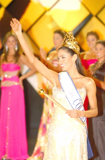 Hernán Vanegas, enviado especial - La nueva Señorita Colombia representará al país en Miss Universo, que se realizará en 2006 en Tailandia.