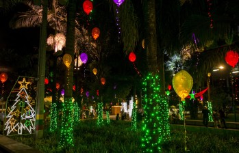 Globos de luces llenan de color la Navidad de Itagüí