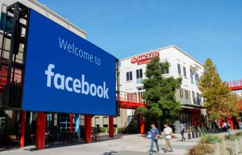 Coca-Cola señaló que no se une a la campaña #StopHateForProhit, que propone boicotear los anuncios en Facebook en julio. FOTO AFP