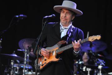 En el disco, Dylan se permite hacer recorridos por el pasado y se topa con varias figuras históricas, amigos y sucesos. Foto: Fred Tanneau - AFP