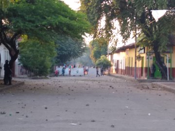En la asonada 10 personas resultaron heridas. FOTO Tomada de Twitter @Ondas1470