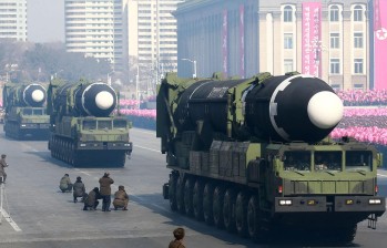 Según las agencias de inteligencia de EE. UU, lejos de desescalar su actividad nuclear y balística, el régimen norcoreano ha aprovechado esta etapa laxa para reforzar sus capacidades. FOTO afp
