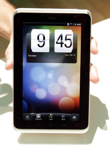 Reuters - HTC se unió a la multitud de fabricantes de Tablet PC con su modelo Flyer, que viene con una pantalla de 7 pulgadas y un lápiz aparte y una tecla especial para Facebook, permitiendo a sus usuarios publicar información en su cuenta directamente.