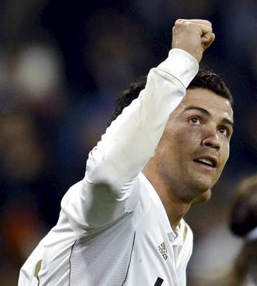 Reuters - Cristiano anot&#243; de a un gol en cada tiempo y lleg&#243; a 49 goles en la temporada.