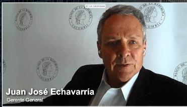 Juan José Echavarría, gerente del Banco de la República, explicó la decisión de bajar la tasa de interés a 2,5 %. Foto tomada de Banco de la República