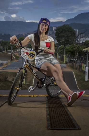 Mariana es una de las candidatas a ganar el oro en Río, viene de triunfar en el Mundial de BMX en Medellín. FOTO cortesía REDBULL