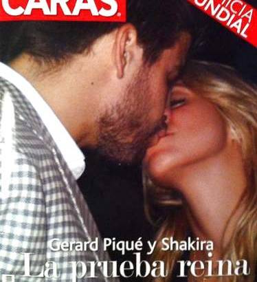 Foto Revista Caras - Tras d&#237;as de especulaciones y fotos que los mostraban en actitudes cari&#241;osas, la revista argentina Caras consigui&#243;, en exclusiva mundial, la imagen del beso en la boca entre la cantante colombiana Shakira y el futbolista del barcelona Gerard Piqu&#233;.