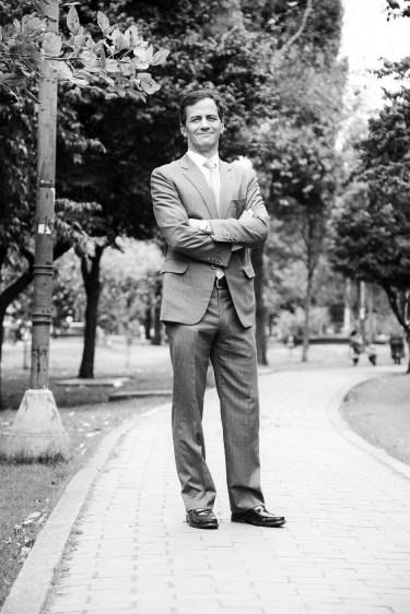 NO SOLO INDISPENSABLE, SINO URGENTE