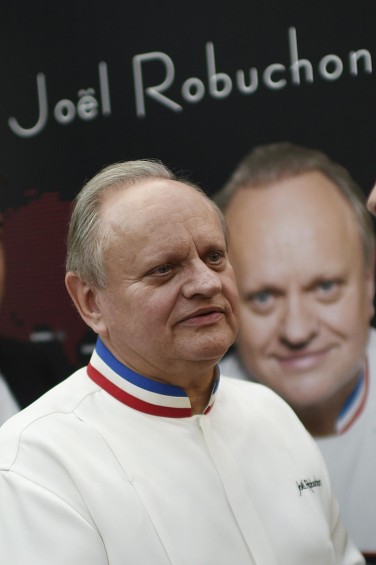 Murió Joël Robuchon, el cocinero con más estrellas Michelin