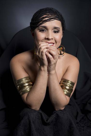Liz Builes, tiene baja visión. Arte country y emprendimiento.