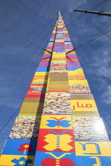 Torre de Lego de 36 metros busca romper récord mundial
