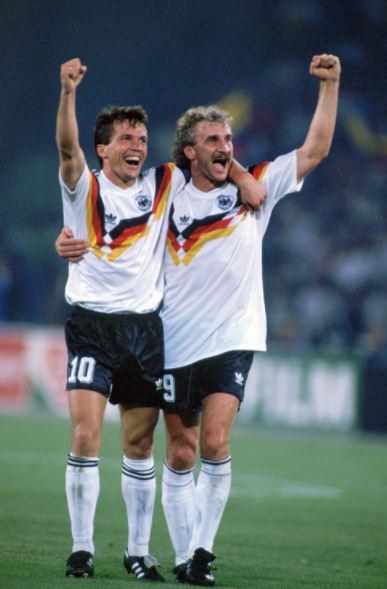 La de Alemania, igual a la de Colombia, corresponde al uniforme usado en el mundial de Italia 910. FOTO CORTESÍA