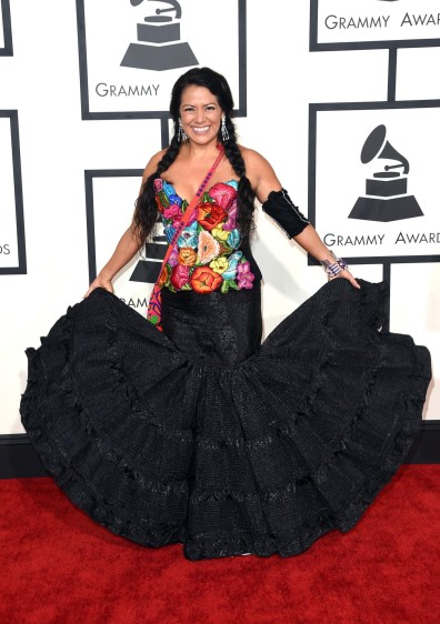 La mexicana Lila Downs llegó a los Grammy. FOTO AFP