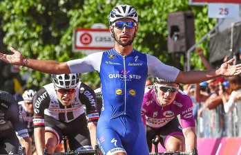 La suerte no estuvo con Fernando Gaviria en la segunda etapa de la Tirreno-Adriático. FOTO ARCHIVO EC