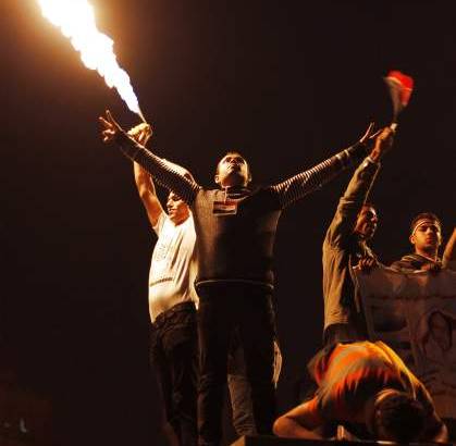 Reuters - Los egipcios ondearon banderas, arrojaron fuegos artificiales y tocaron tambores para celebrar este nuevo capítulo en la historia moderna de su país.