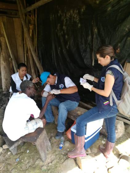 Esta imagen corresponde a la labor de prevención y control de chagas agudo en población afro en Chocó, en 2019. 