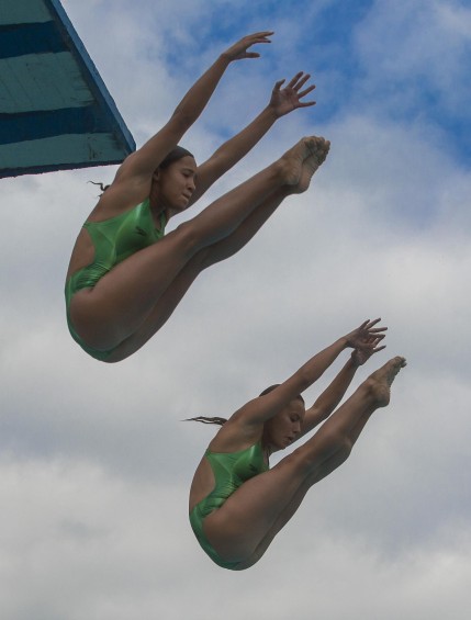 Daniela Zapata y Steffanie Madrigal se quedaron con el oro en el salto sincronizado, 3 metros. FOTO manuel saldarriaga