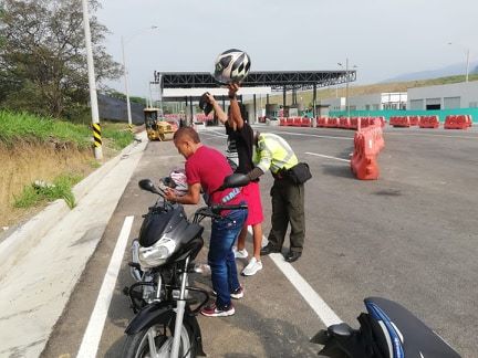 La Policía de Carreteras hace control en las vías de Antioquia. FOTO CORTESÍA POLICÍA DE TRÁNSITO