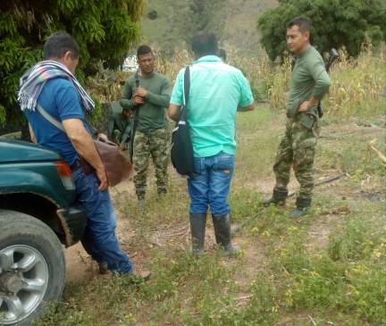 En Cumbitara los campesinos dialogaron en la tarde de este viernes para evitar que se repitan hechos como los ocurridos en Tumaco hace una semana. FOTO: Cortesía