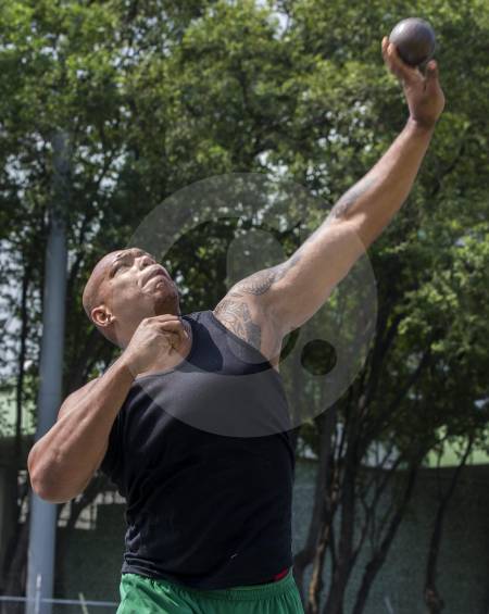 Éder César Moreno trabaja fuerte para retornar a la competencia y buscar tiquete a Río-2016. FOTO Julio César Herrera.