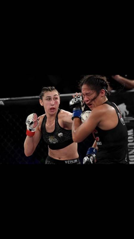 La colombiana mejoró su boxeo y castigó a su rival durante los 5 rounds. FOTO CORTESÍA SABINA MAZO