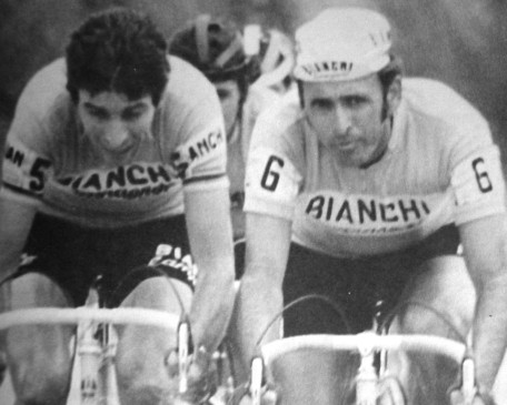 En esta imagen de archivo aparece Felice Gimoundi y Martín Emilio Cochise Rodríguez, durante el Clásico POC en Antioquia de 1974 que ganó el colombiano Carlos Julio Siachoque. FOTO ARCHIVO