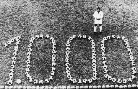 La histórica fotografía el día que Pelé marcó el tanto mil de su carrera. Foto Fifa