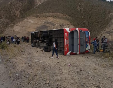  En un accidente de tráfico nueve personas murieron y otras 36 resultaron heridas. FOTO: @MetroEcuador