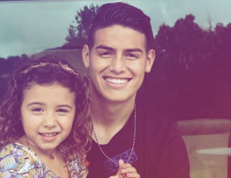 James Rodríguez con su hija Salomé. FOTO: @jamesrodriguez