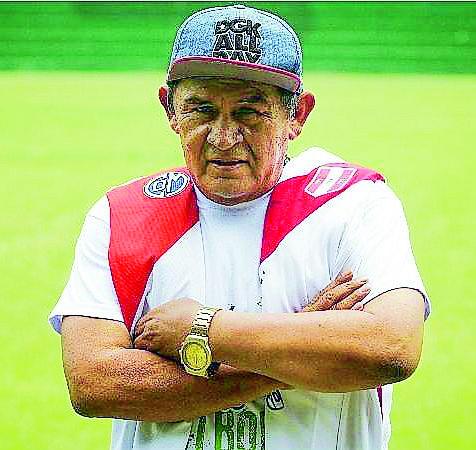 Sotil, una de las grandes figuras del fútbol. Abajo con otro jugador peruano que integró las filas del DIM, José “Patrón” Velásquez. FotoS ARCHIVO EL COLOMBIANO Y FACEBOOK DE SOTIL