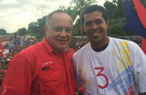 El candidato a la Asamblea Constituyente que se vota este domingo en Venezuela, el abogado José Félix Pineda, junto a Diosdado Cabello.