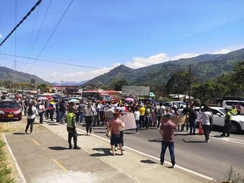 La comunidad de Barbosa está firme en su intención de luchar para no seguir pagando el peaje de Barbosa. FOTO CORTESÍA