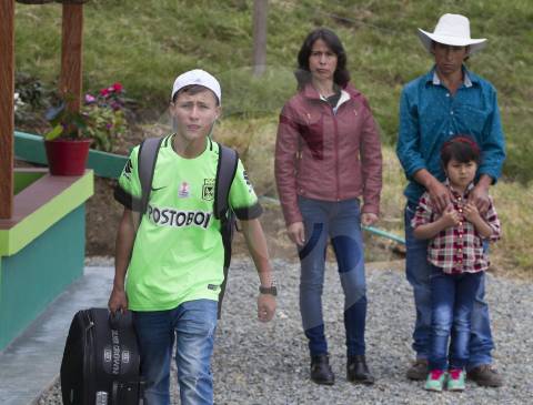 La nueva casa de Johan Alexis y su familia está ubicada en la vereda Pantalio, a pocos metros del cerro donde cayó el avión y que ahora lleva el nombre Chapecó. FOTO MANUEL SALDARRIAGA