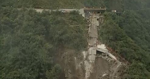 En ocho segundos: el video de la implosión del puente Chirajara
