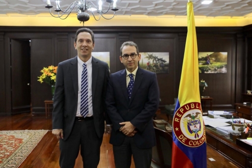 Dairo Estrada junto al exministro de Agricultura Andrés Valencia. FOTO Cortesía Finagro
