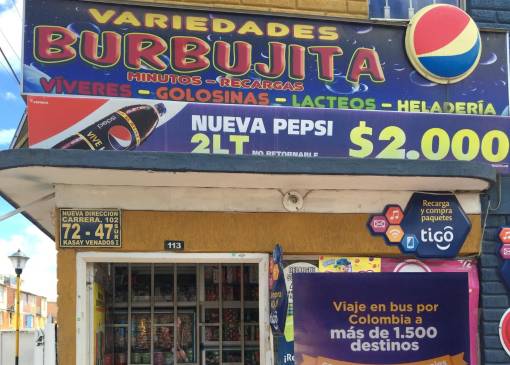 En Bosa, en el sur de Bogotá, comenzó el piloto de venta de tiquetes terrestres en tiendas de barrio. FOTO cortesía pinbus.com