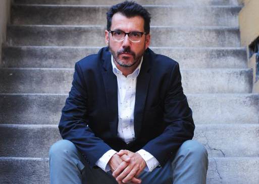Para el periodista, escritor y cineasta Alberto Fuguet, la literatura gay puede ser masculina. No cree en escribir bajo fórmulas que restan libertad. Foto: Cortesía Random House
