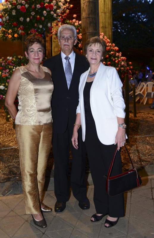 Isabel Mejía de Mena, Juan Felipe Posada y María Victoria Mejía de Posada. Foto Cámara Lúcida.