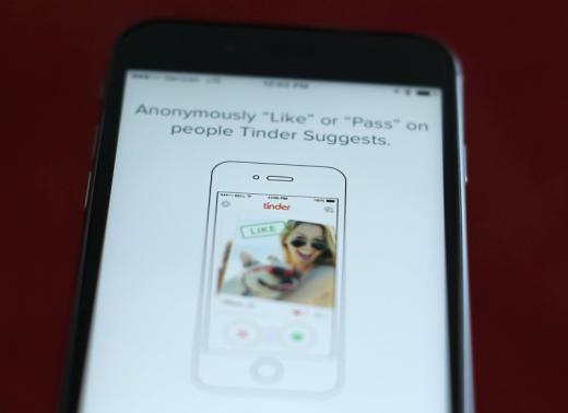 Tinder desde su inicio en 2012 estaba disponible para cualquier persona mayor de 13 años. FOTO Reuters
