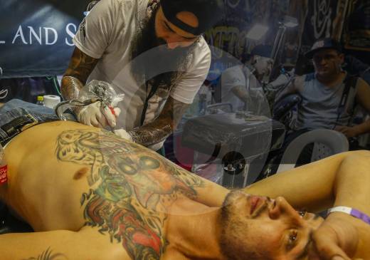 Los tatuadores están seguros de que su obra es arte. Cambia el lienzo, que es la piel. Ahí donde no se borra. FOTOS julio césar herrera 