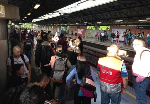 La estación Aguacatala del Metro de Medellín, operó con normalidad y sin reportes de inconvenientes a las 6:15 a.m. 
