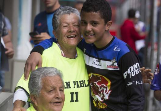 Ismael Zapata, de Juan Pablo II, es el orgullo de sus abuelos Fanny y Fermín, que no lo desamparan. FOTOs manuel saldarriaga