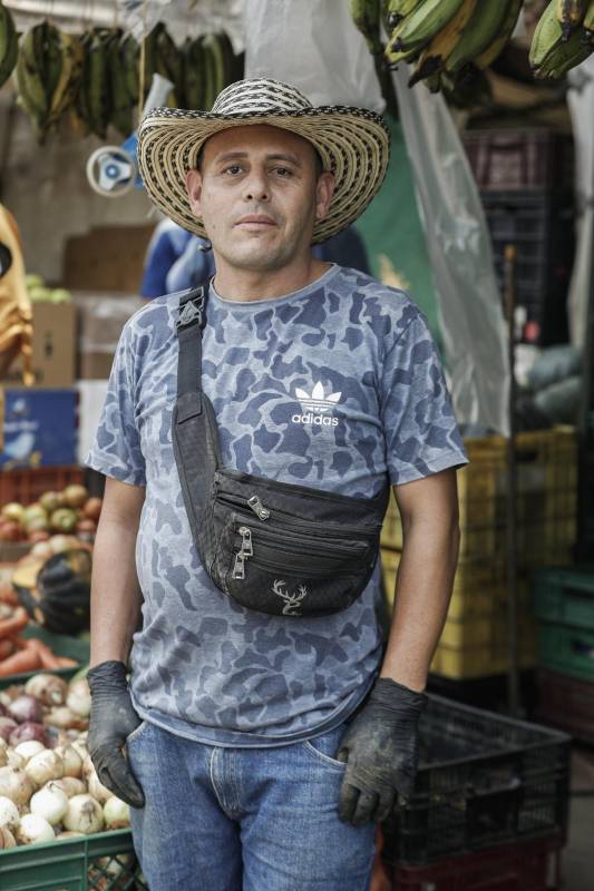 Los comerciantes y vendedores de alimentos mantiene a la ciudad abastecida para que todos podamos pasar en casa la mayor cantidad de días posible.